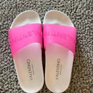 Authentic Beautiful Valentino only worn twice, run small-like a 6